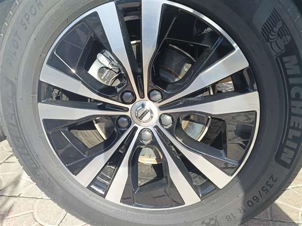 沃尔沃XC60 2024款 B5 四驱智逸豪华版