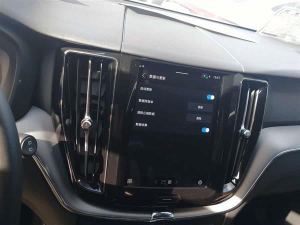 沃尔沃XC60 2024款 B5 四驱智逸豪华版