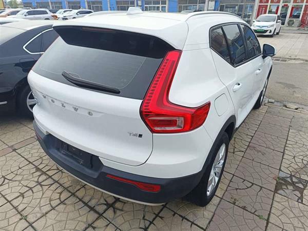 沃尔沃XC40 2021款 T4 四驱智行时尚版