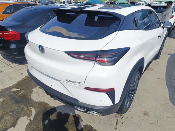 长安UNI-T 2022款 1.5T 尊贵型