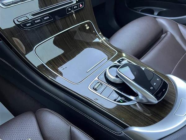 奔驰GLC 2019款 改款 GLC 260 L 4MATIC 豪华型