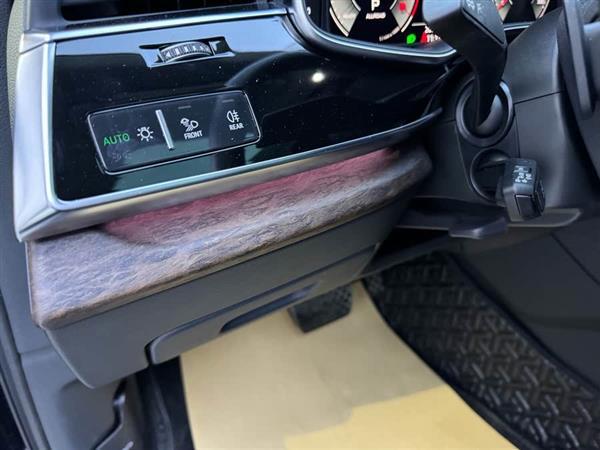奥迪Q7 2021款 55 TFSI quattro S line运动型
