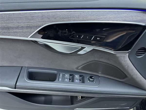 奥迪A8 2024款 A8L 55 TFSI quattro 旗舰型