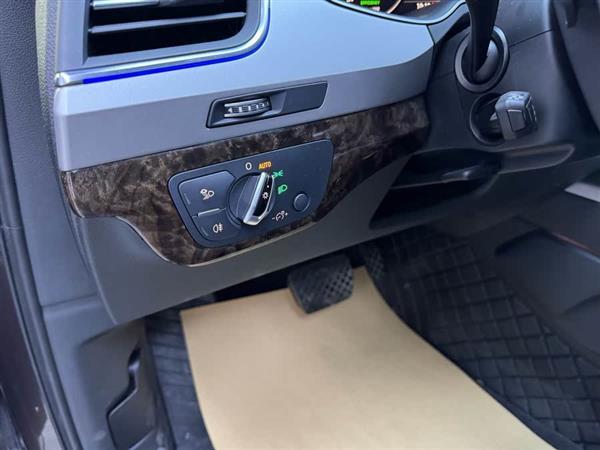 奥迪Q7 2016款 45 TFSI S line运动型