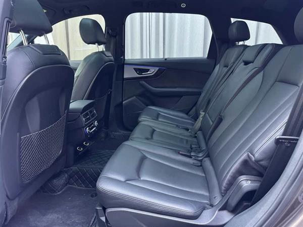 奥迪Q7 2016款 45 TFSI S line运动型