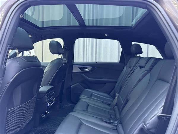 奥迪Q7 2016款 45 TFSI S line运动型