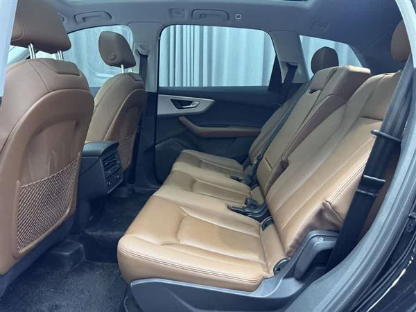 奥迪Q7 2023款 55 TFSI quattro S line运动型