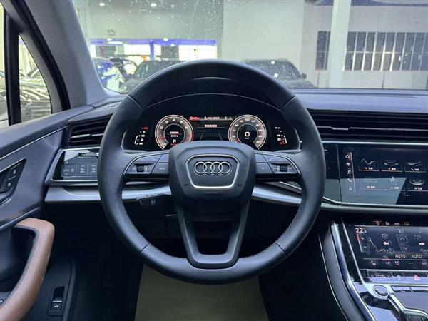 奥迪Q7 2023款 55 TFSI quattro S line运动型