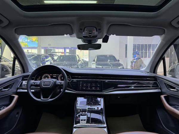 奥迪Q7 2023款 55 TFSI quattro S line运动型