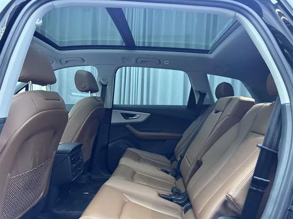 奥迪Q7 2023款 55 TFSI quattro S line运动型