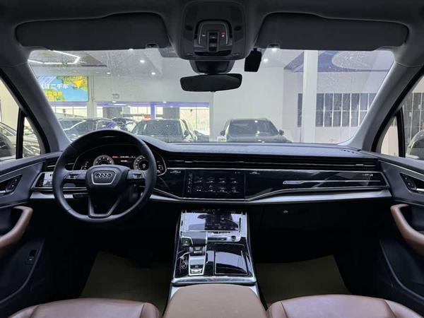 奥迪Q7 2023款 55 TFSI quattro S line运动型