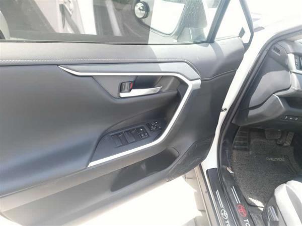 RAV4荣放 2021款 2.0L CVT两驱风尚PLUS版