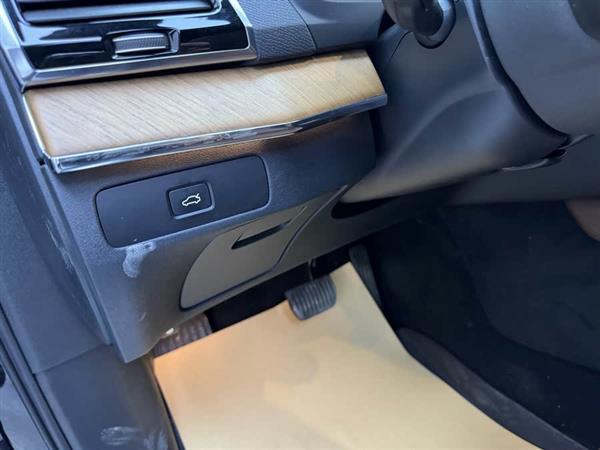 沃尔沃XC90 2023款 B6 智逸豪华版 7座