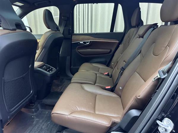 沃尔沃XC90 2023款 B6 智逸豪华版 7座