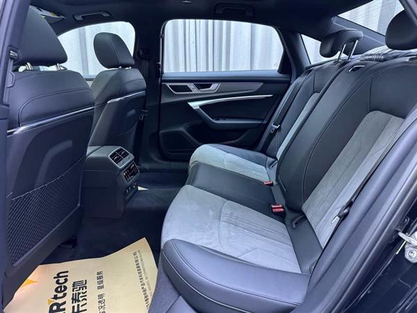 奥迪A6L 2024款 45 TFSI 臻选动感型