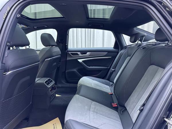 奥迪A6L 2025款 45 TFSI 臻选动感型