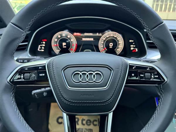 奥迪A6L 2025款 45 TFSI 臻选动感型