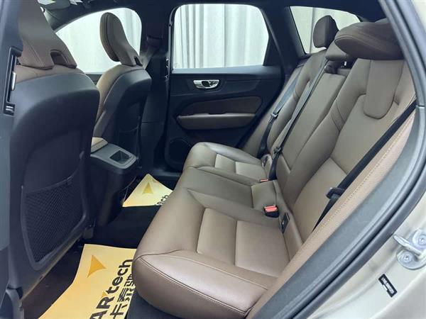 沃尔沃XC60 2024款 B5 四驱智远豪华版