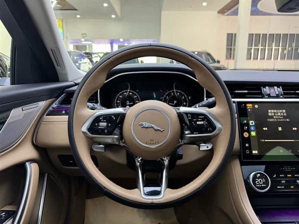 捷豹XFL 2023款 XFL 2.0T P250 两驱尊享豪华鎏金版