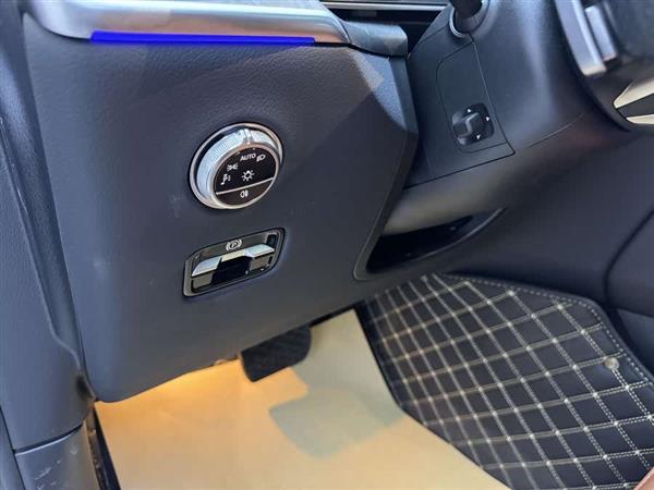 奔驰GLC 2024款 GLC 300 L 4MATIC 动感型 5座