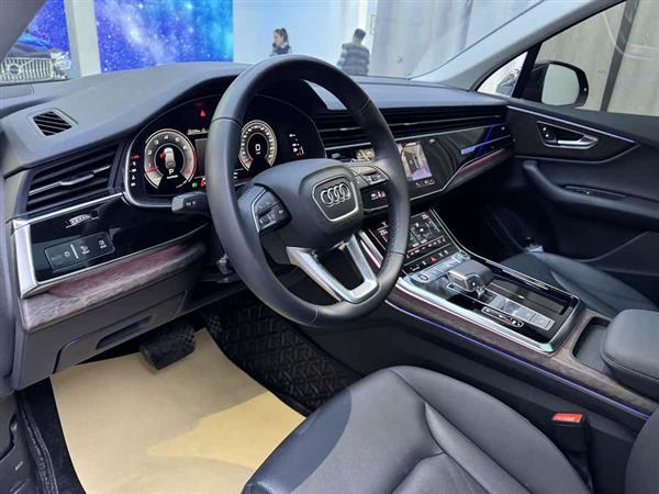 奥迪Q7 2021款 55 TFSI quattro S line运动型