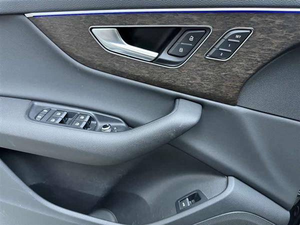 奥迪Q7 2021款 55 TFSI quattro S line运动型
