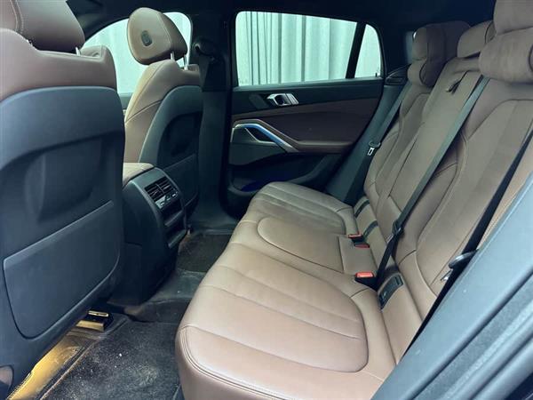 宝马X6 2022款 改款 xDrive40i M运动套装