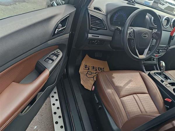 比亚迪S7 2015款 2.0T 升级版 自动尊贵型
