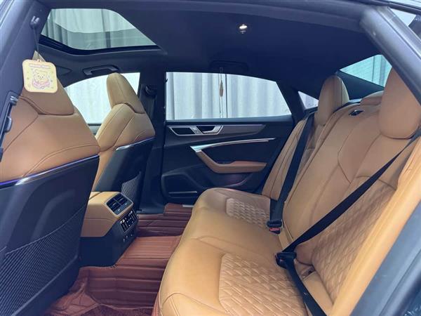 奥迪A7L 2022款 55 TFSI quattro S-line edition one先行版
