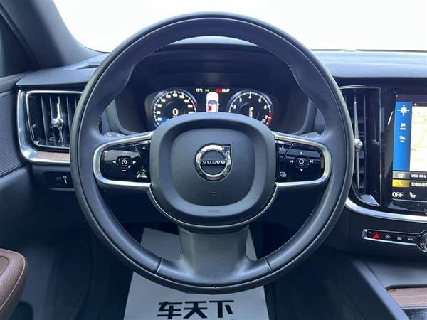 沃尔沃S60 2021款 T4 智远豪华版