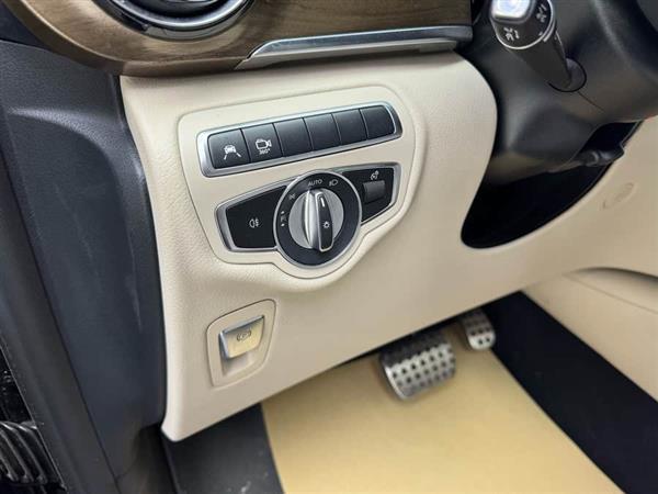奔驰V级 2022款 V 260 L 长轴距尊贵版