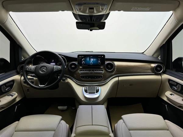 奔驰V级 2022款 V 260 L 长轴距尊贵版