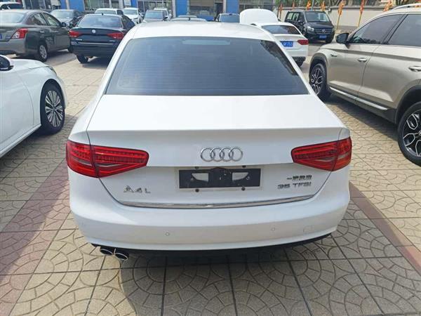 奥迪A4L 2016款 35 TFSI 典藏版 自动标准型