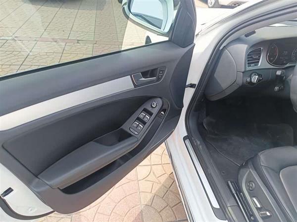奥迪A4L 2016款 35 TFSI 典藏版 自动标准型