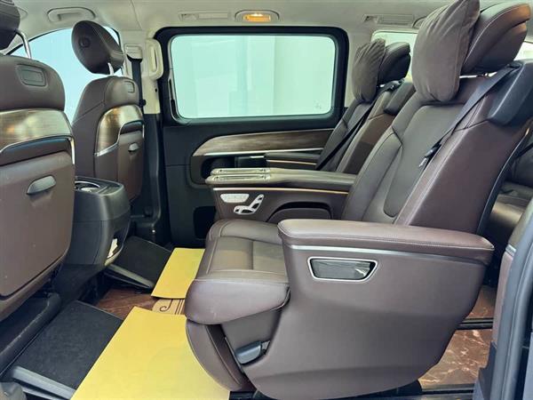 奔驰V级 2021款 V 260 L 长轴距豪华版