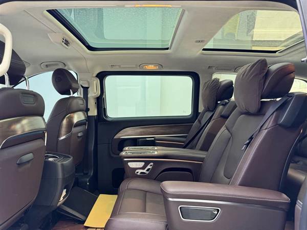 奔驰V级 2021款 V 260 L 长轴距豪华版