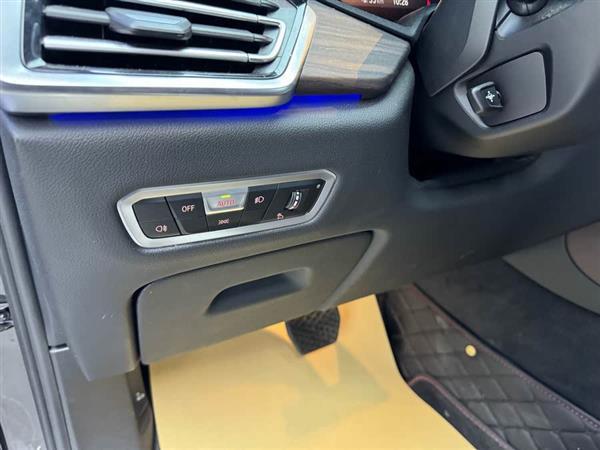 宝马X5 2022款 改款 xDrive 40Li M运动套装