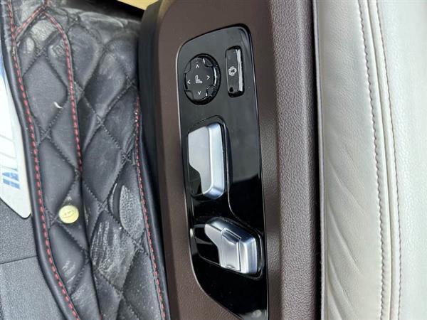 宝马X5 2022款 改款 xDrive 40Li M运动套装