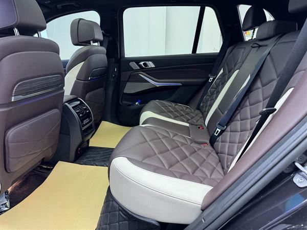 宝马X5 2022款 改款 xDrive 40Li M运动套装