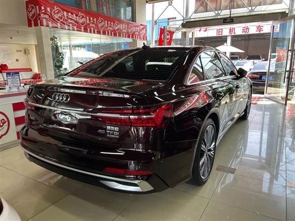 奥迪A6L 2024款 45 TFSI quattro 臻选动感型