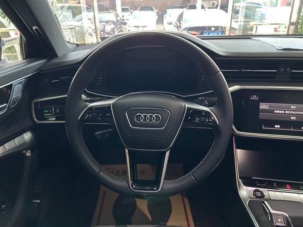 奥迪A6L 2024款 45 TFSI quattro 臻选动感型