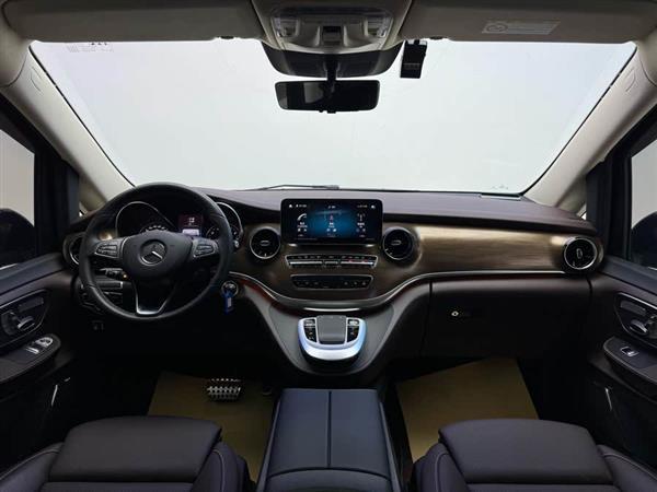 奔驰V级 2022款 V 260 L 长轴距尊贵版