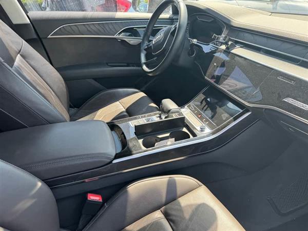 奥迪A8 2018款 A8L 55 TFSI quattro投放版尊享型