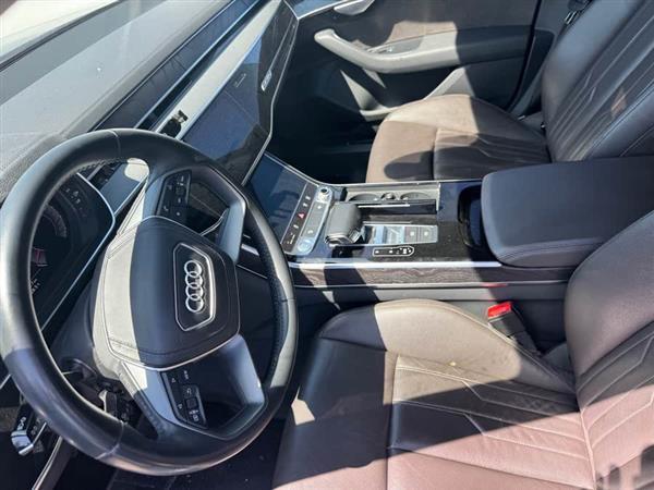 奥迪A8 2018款 A8L 55 TFSI quattro投放版尊享型
