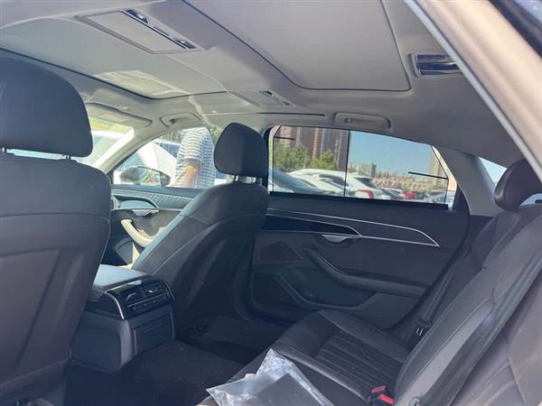 奥迪A8 2018款 A8L 55 TFSI quattro投放版尊享型
