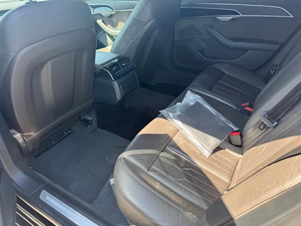 奥迪A8 2018款 A8L 55 TFSI quattro投放版尊享型