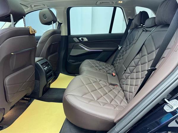 宝马X5 2022款 xDrive 30Li 尊享型M运动套装