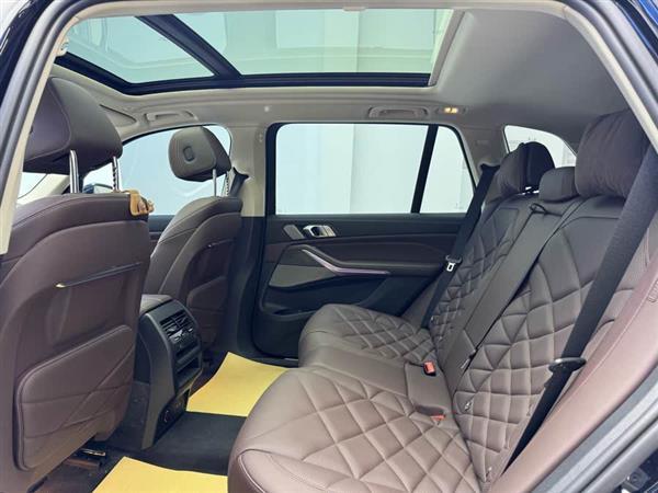 宝马X5 2022款 xDrive 30Li 尊享型M运动套装