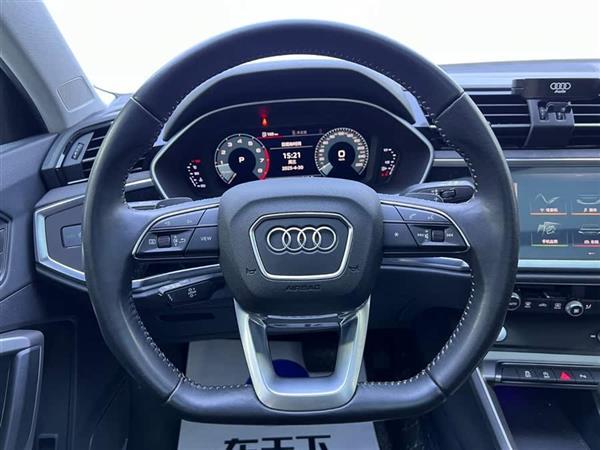 奥迪Q3 2019款 40 TFSI quattro 时尚动感型
