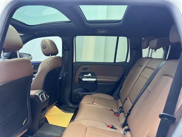 奔驰GLB 2023款 GLB 220 4MATIC